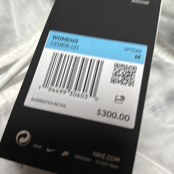 Nike long hooded jacket - Picture 9 of 10